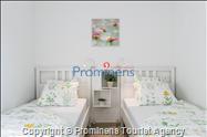 Apartman Sandra sa privatnim bazenom Makarska