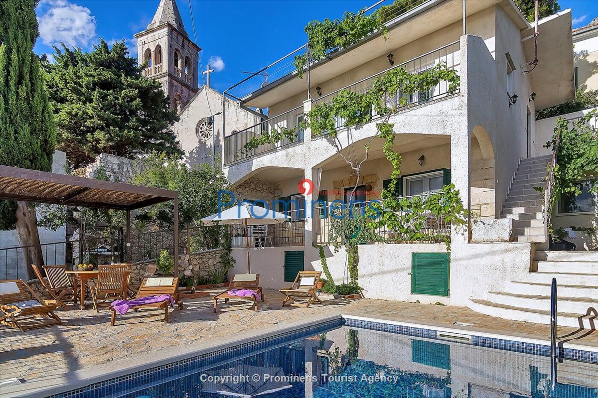 Ferienhaus Matija in Podgora mit Pool Perfekt fuer Familienurlaub oder Urlaub mit Hund in Kroatien bis 8 Personen