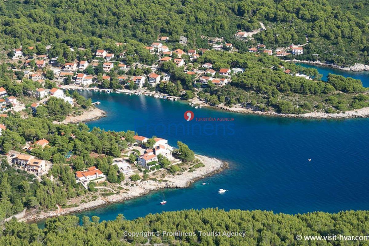 Villa Natura Rustika mit Pool auf der Insel Hvar, Urlaub in Dalmatien  Alleinstehende Villa auf 8.500 qm Grundstueck