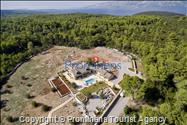 Villa Natura Rustika mit Pool auf der Insel Hvar, Urlaub in Dalmatien  Alleinstehende Villa auf 8.500 qm Grundstueck