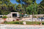 Villa Natura Rustika mit Pool auf der Insel Hvar, Urlaub in Dalmatien  Alleinstehende Villa auf 8.500 qm Grundstueck