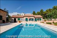 Villa Natura Rustika mit Pool auf der Insel Hvar, Urlaub in Dalmatien  Alleinstehende Villa auf 8.500 qm Grundstueck