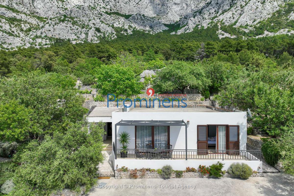 Alleinstehendes Ferienhaus Tome mit Meerblick oberhalb von Makarska