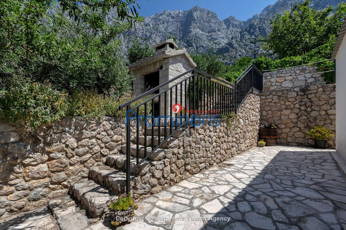 Alleinstehendes Ferienhaus Tome mit Meerblick oberhalb von Makarska