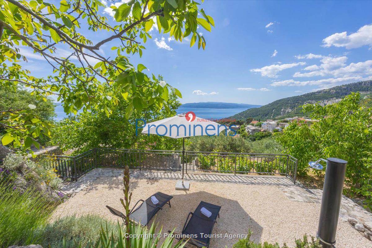 Alleinstehendes Ferienhaus Tome mit Meerblick oberhalb von Makarska