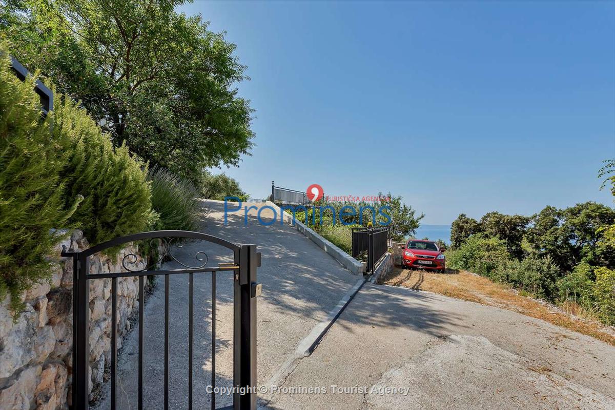 Alleinstehendes Ferienhaus Tome mit Meerblick oberhalb von Makarska