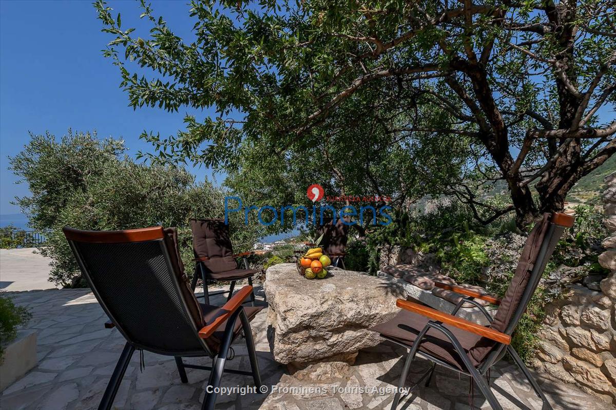 Alleinstehendes Ferienhaus Tome mit Meerblick oberhalb von Makarska