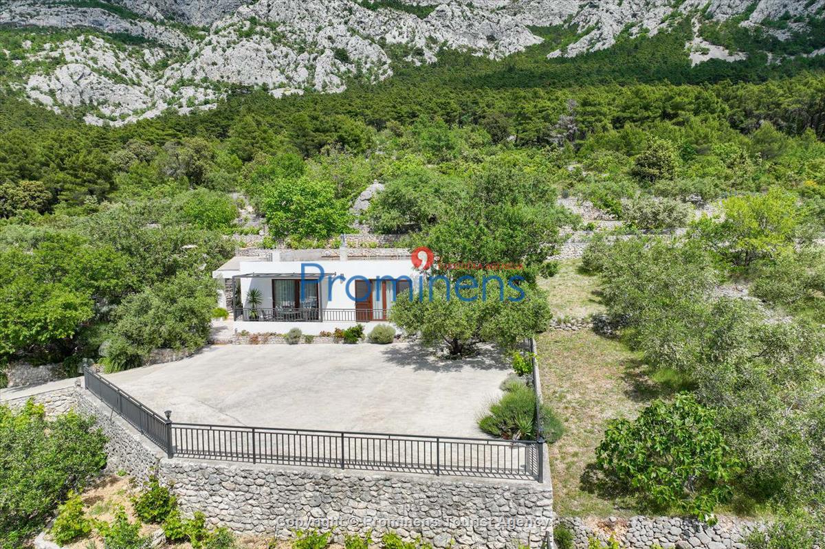 Alleinstehendes Ferienhaus Tome mit Meerblick oberhalb von Makarska