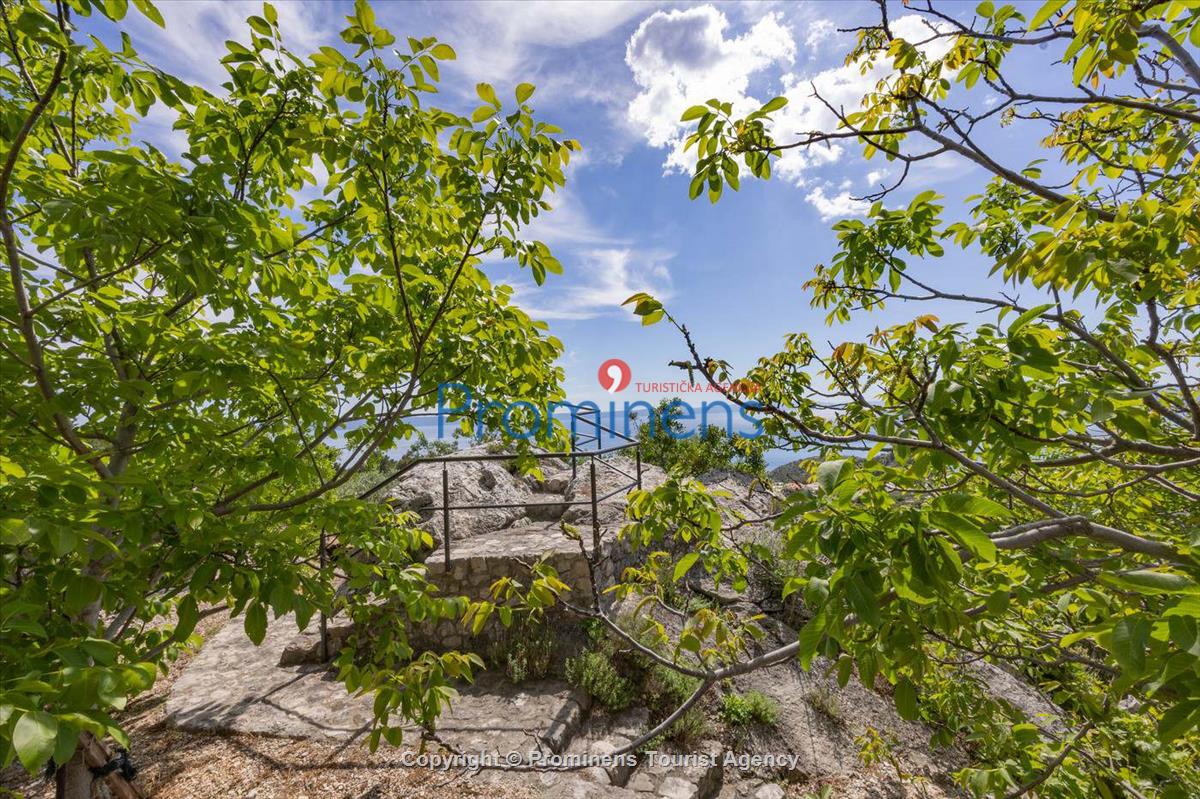 Alleinstehendes Ferienhaus Tome mit Meerblick oberhalb von Makarska