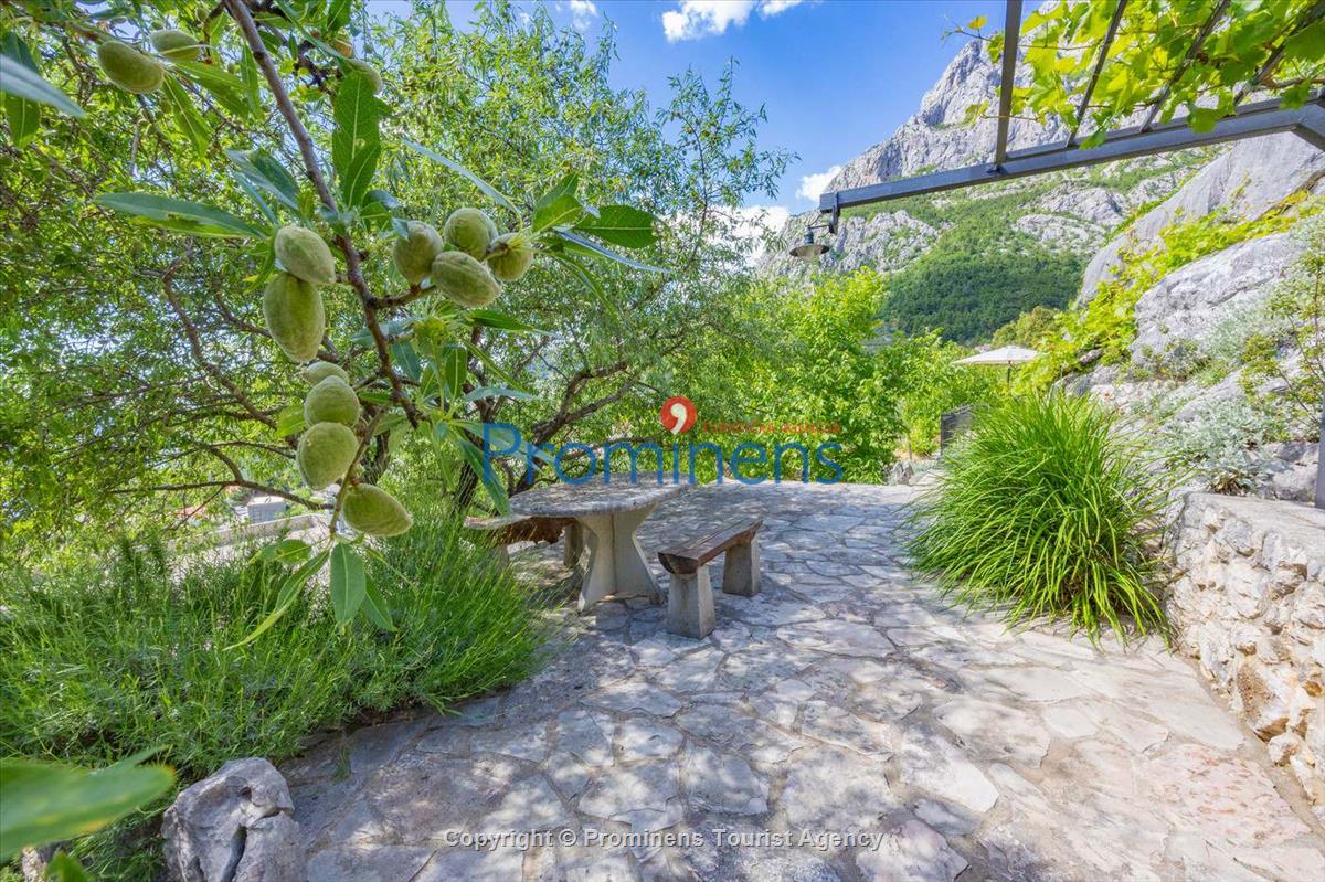 Alleinstehendes Ferienhaus Tome mit Meerblick oberhalb von Makarska