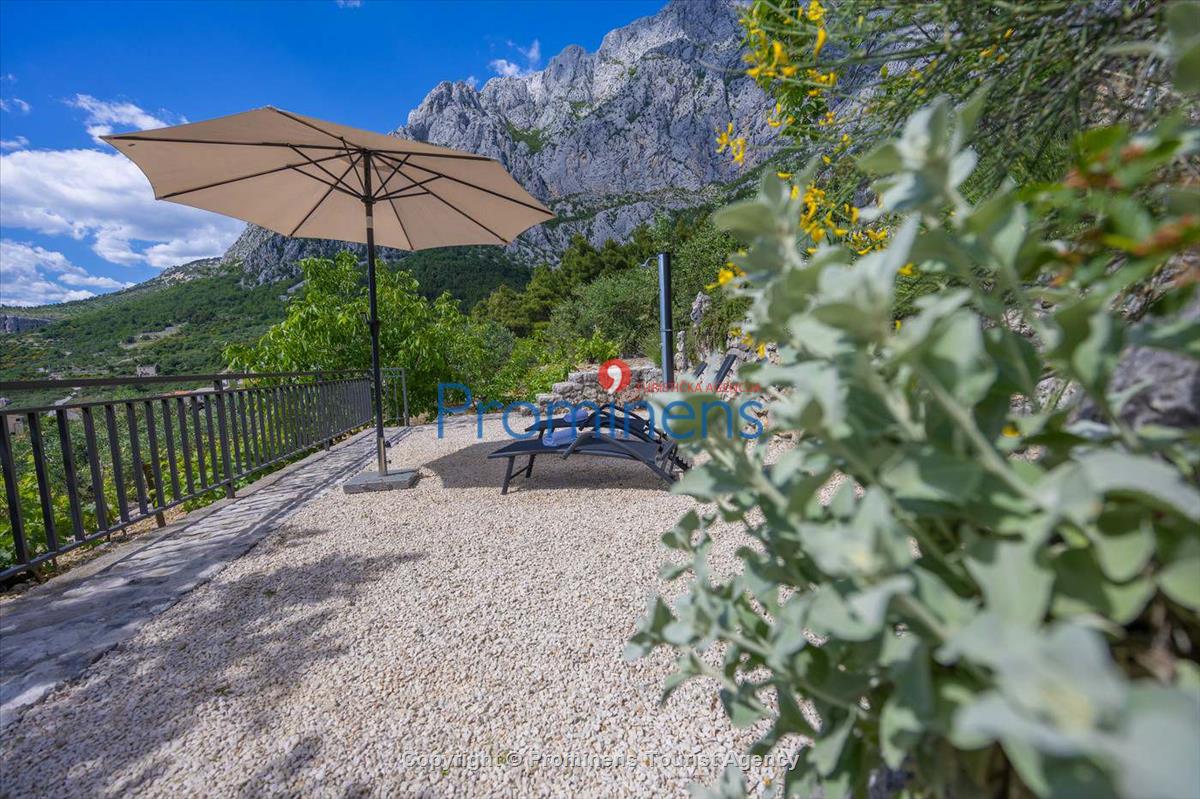 Alleinstehendes Ferienhaus Tome mit Meerblick oberhalb von Makarska