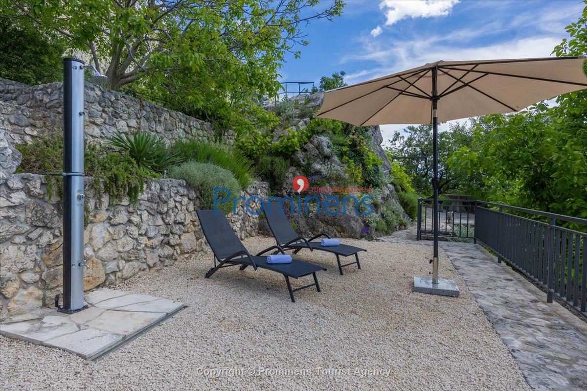 Alleinstehendes Ferienhaus Tome mit Meerblick oberhalb von Makarska