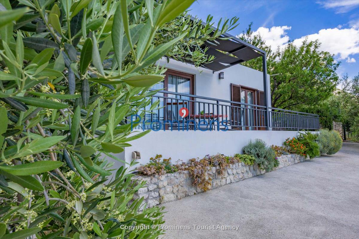 Alleinstehendes Ferienhaus Tome mit Meerblick oberhalb von Makarska