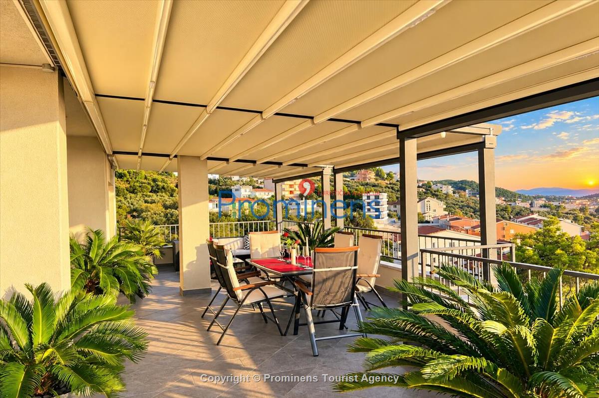 Penthouse apartman s whirlpoolom i pogledom na more, Makarska – 6 gostiju, 3 spavaće sobe
