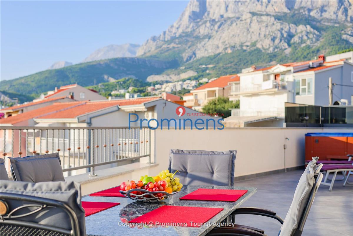 Atemberaubende Penthousewohnung mit Terrasse- Whirlpool und Meerblick in Makarska - 3 Schlafzimmer-2 Badezimmer