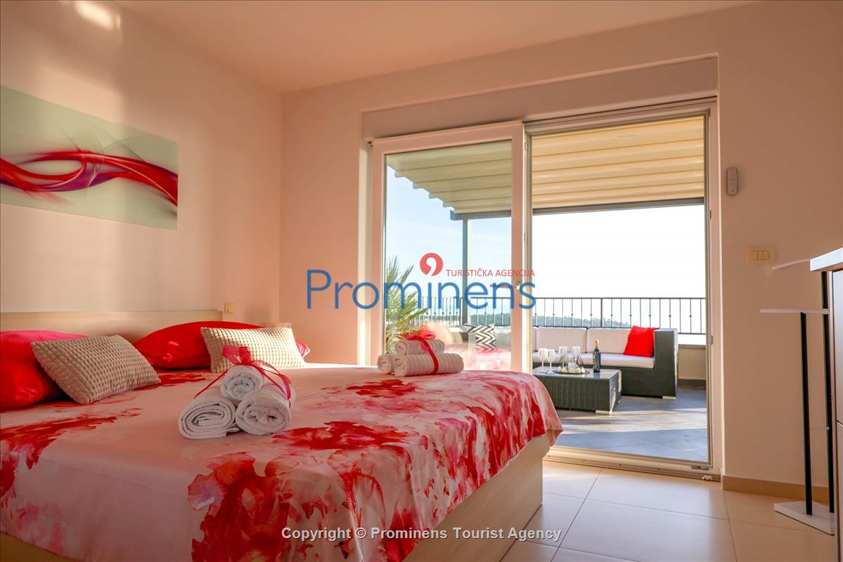 Atemberaubende Penthousewohnung mit Terrasse- Whirlpool und Meerblick in Makarska - 3 Schlafzimmer-2 Badezimmer