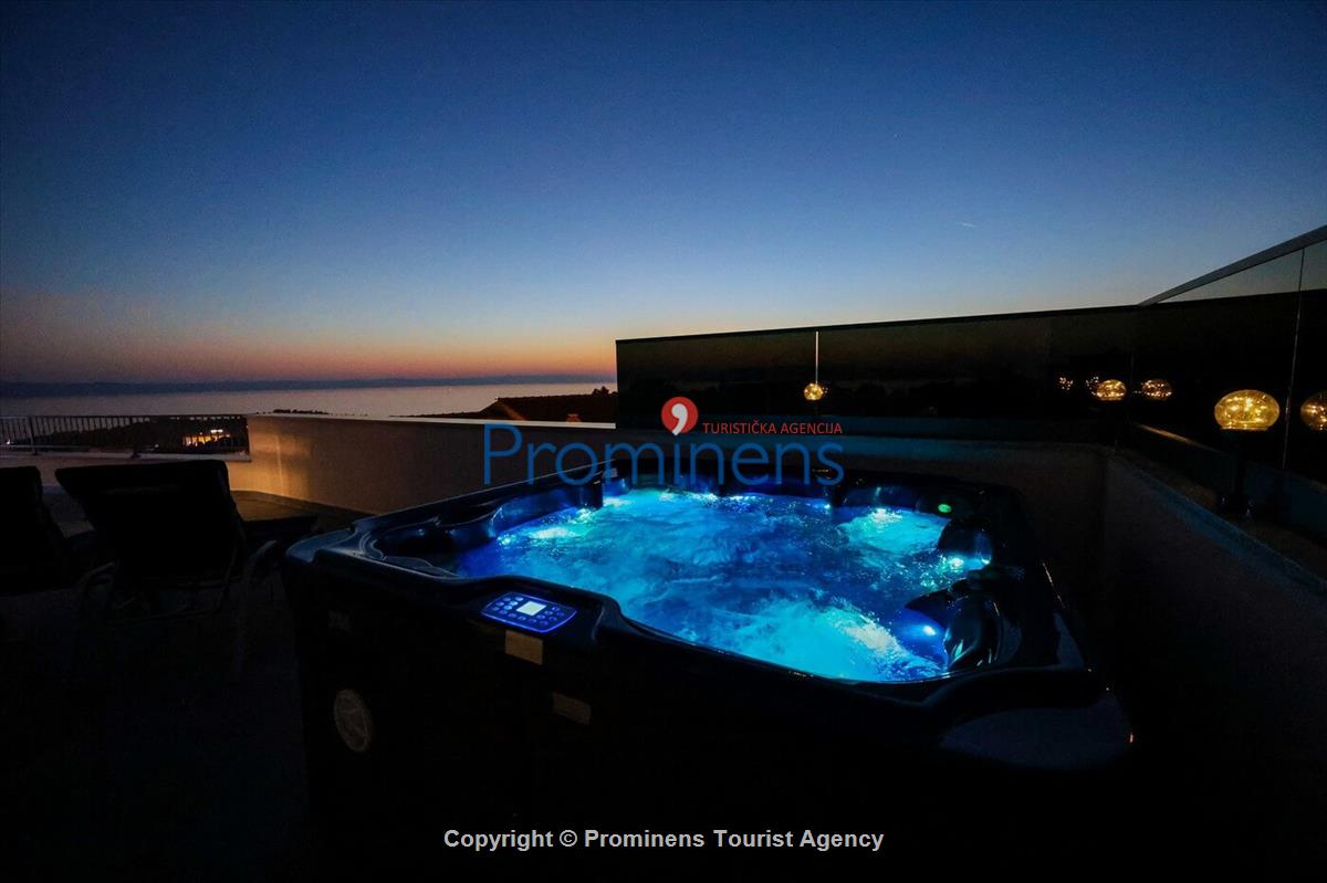 Atemberaubende Penthousewohnung mit Terrasse- Whirlpool und Meerblick in Makarska - 3 Schlafzimmer-2 Badezimmer