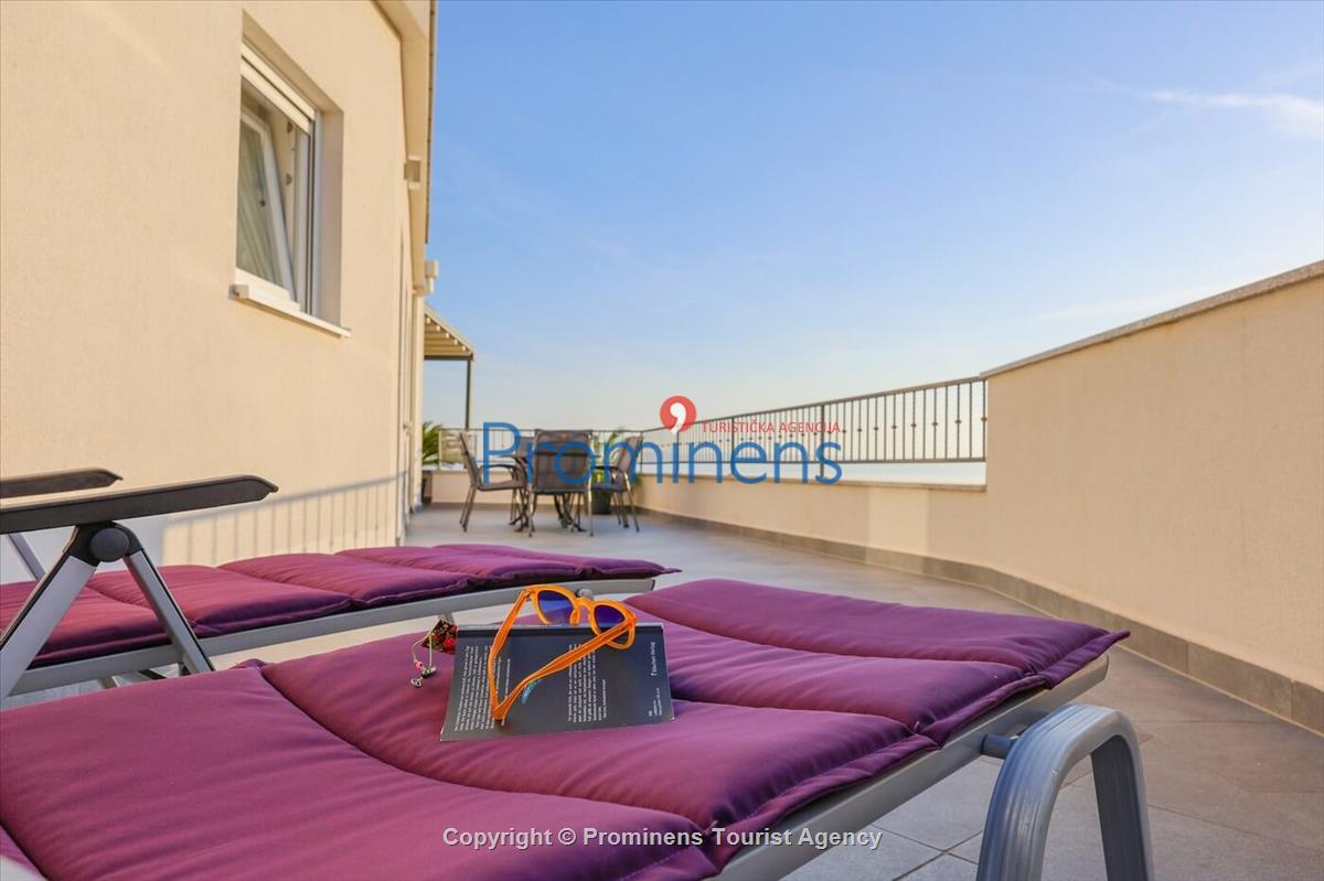 Atemberaubende Penthousewohnung mit Terrasse- Whirlpool und Meerblick in Makarska - 3 Schlafzimmer-2 Badezimmer