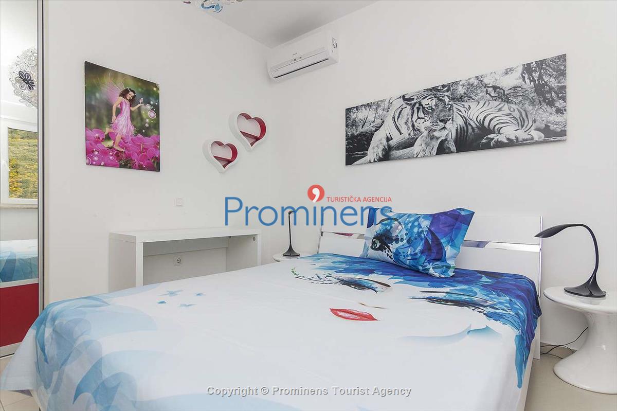 Atemberaubende Penthousewohnung mit Terrasse- Whirlpool und Meerblick in Makarska - 3 Schlafzimmer-2 Badezimmer