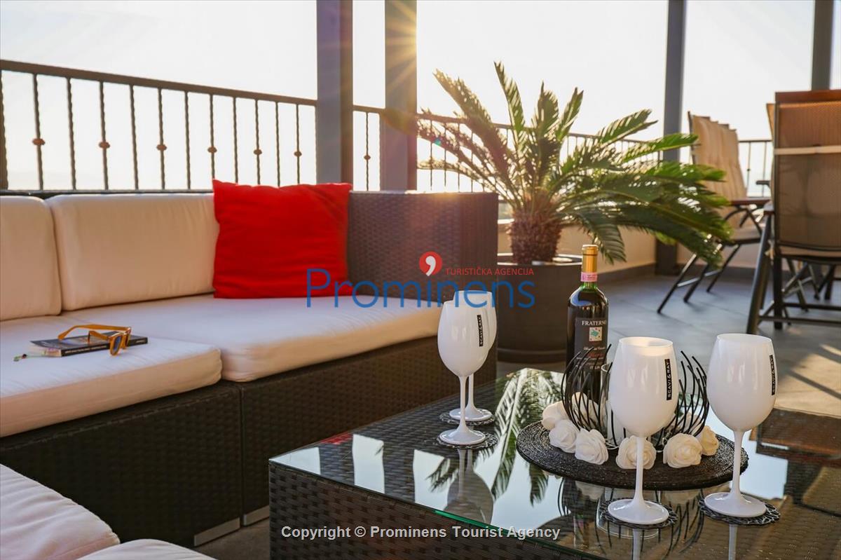 Atemberaubende Penthousewohnung mit Terrasse- Whirlpool und Meerblick in Makarska - 3 Schlafzimmer-2 Badezimmer