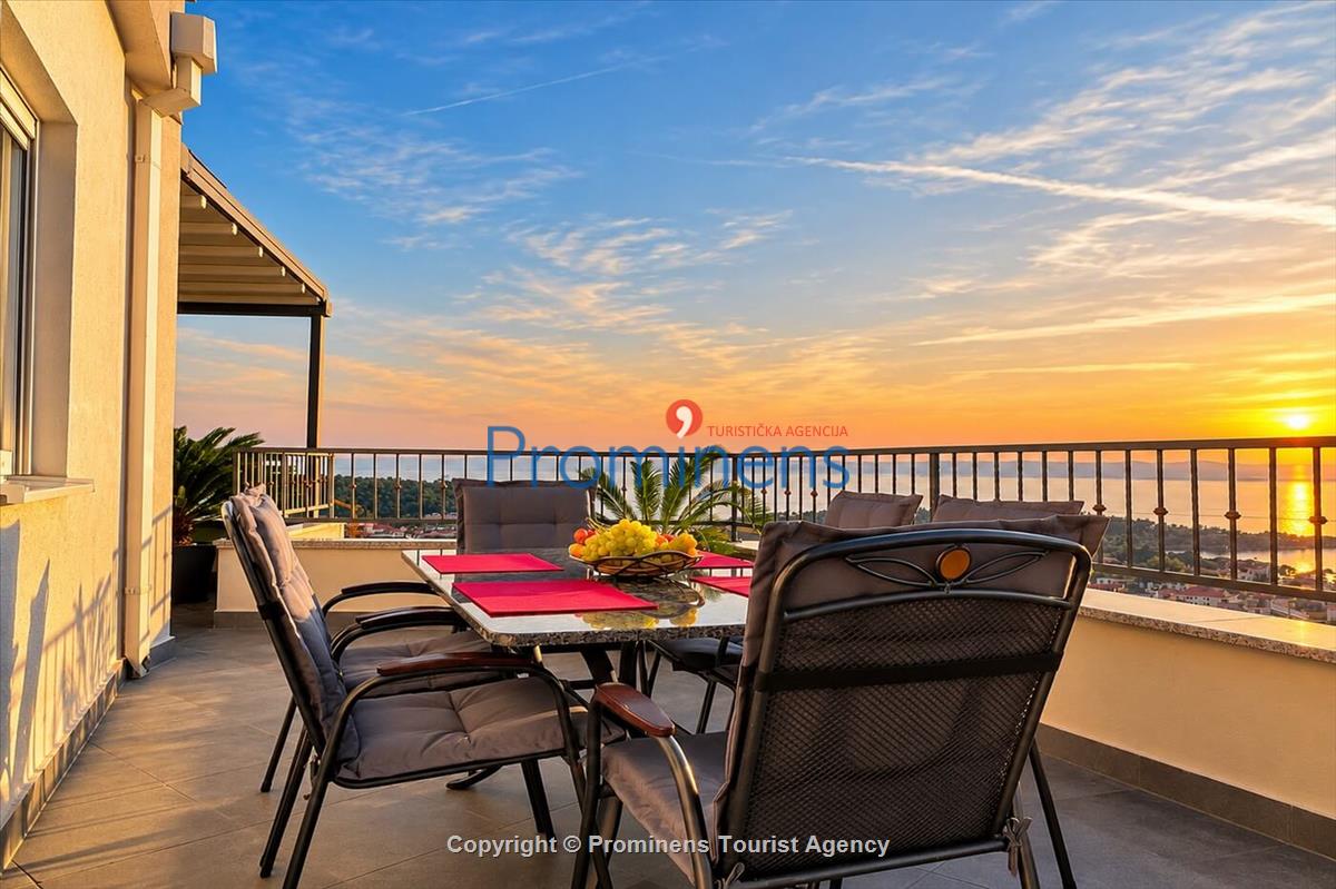 Penthouse apartman s whirlpoolom i pogledom na more, Makarska – 6 gostiju, 3 spavaće sobe