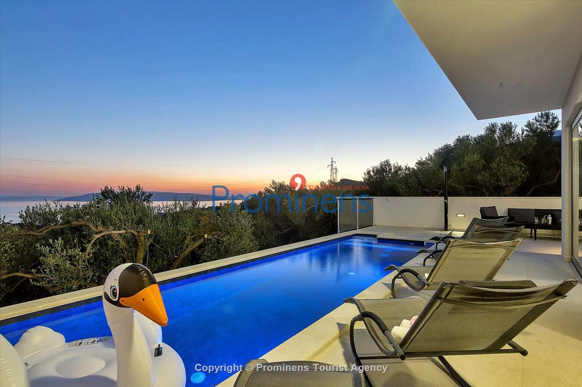 Villa Anja with Heated Pool and Sea Views in Makarska