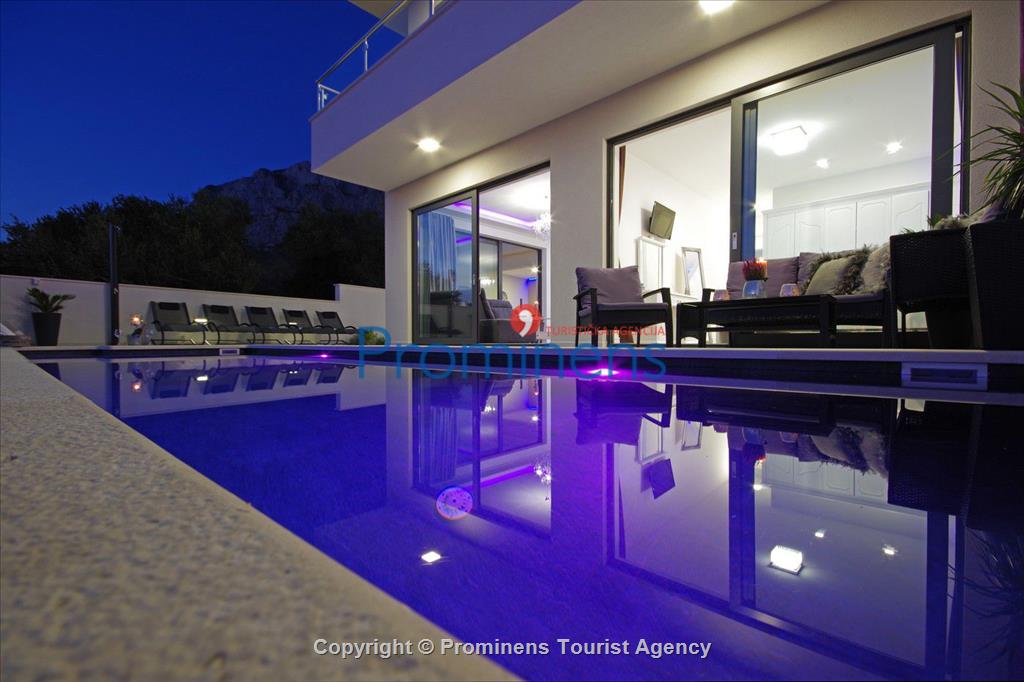 Villa Anja with Heated Pool and Sea Views in Makarska