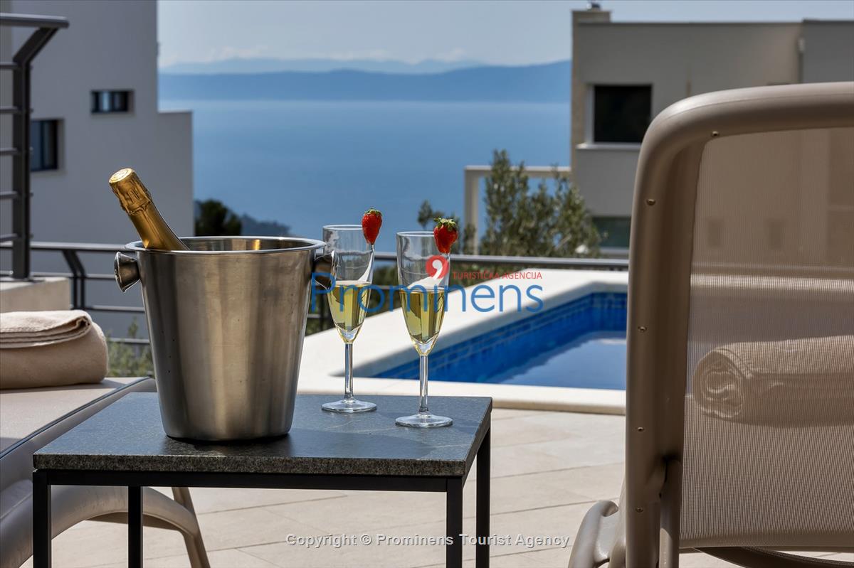 Ferienhaus Villa Oscar in Makarska mit beheiztem Pool Terrasse und Meerblick- ruhiger Familienurlaub