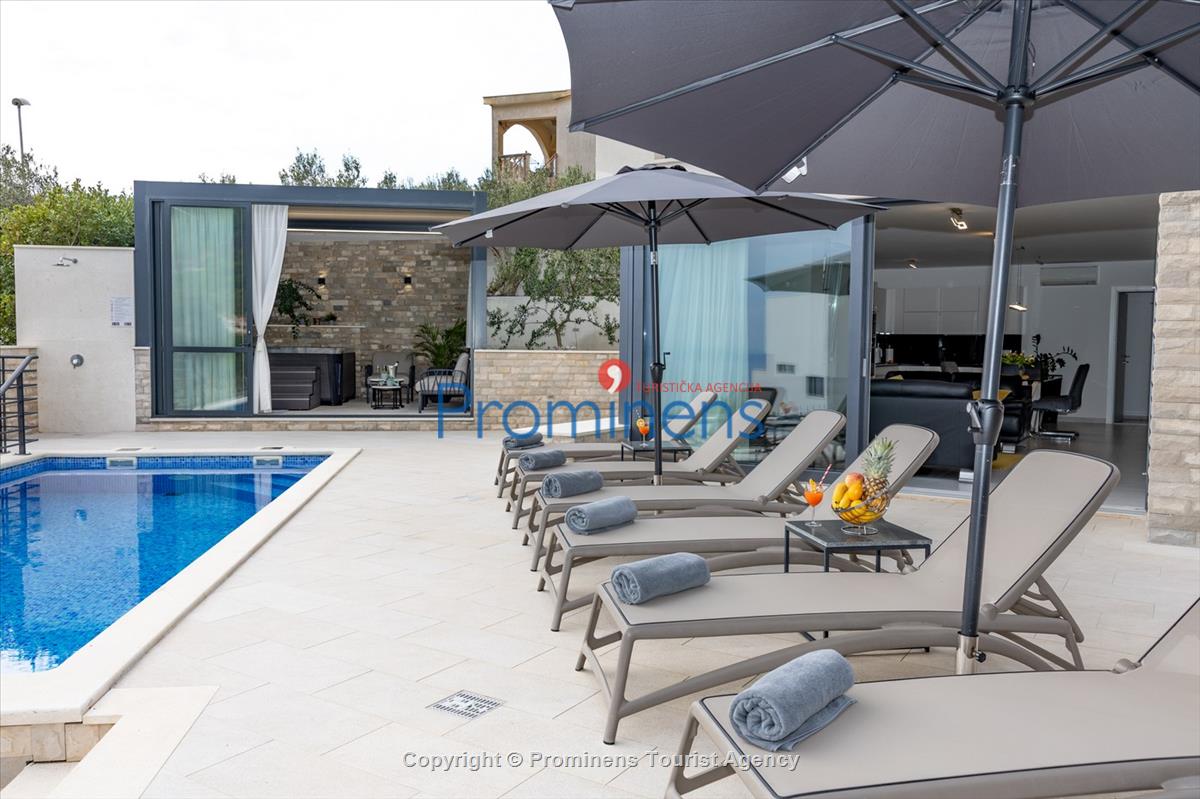 Villa Oscar s bazenom Makarska