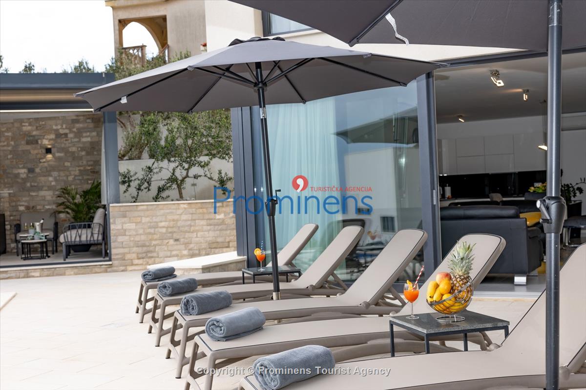 Villa Oscar s bazenom Makarska