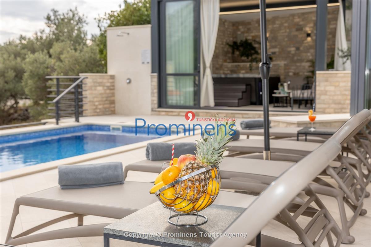 Villa Oscar s bazenom Makarska