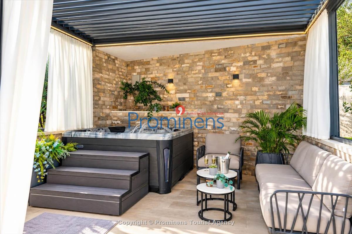 Villa Oscar Makarska – bazen, whirlpool, jacuzzi, pogled na more, 6 osoba