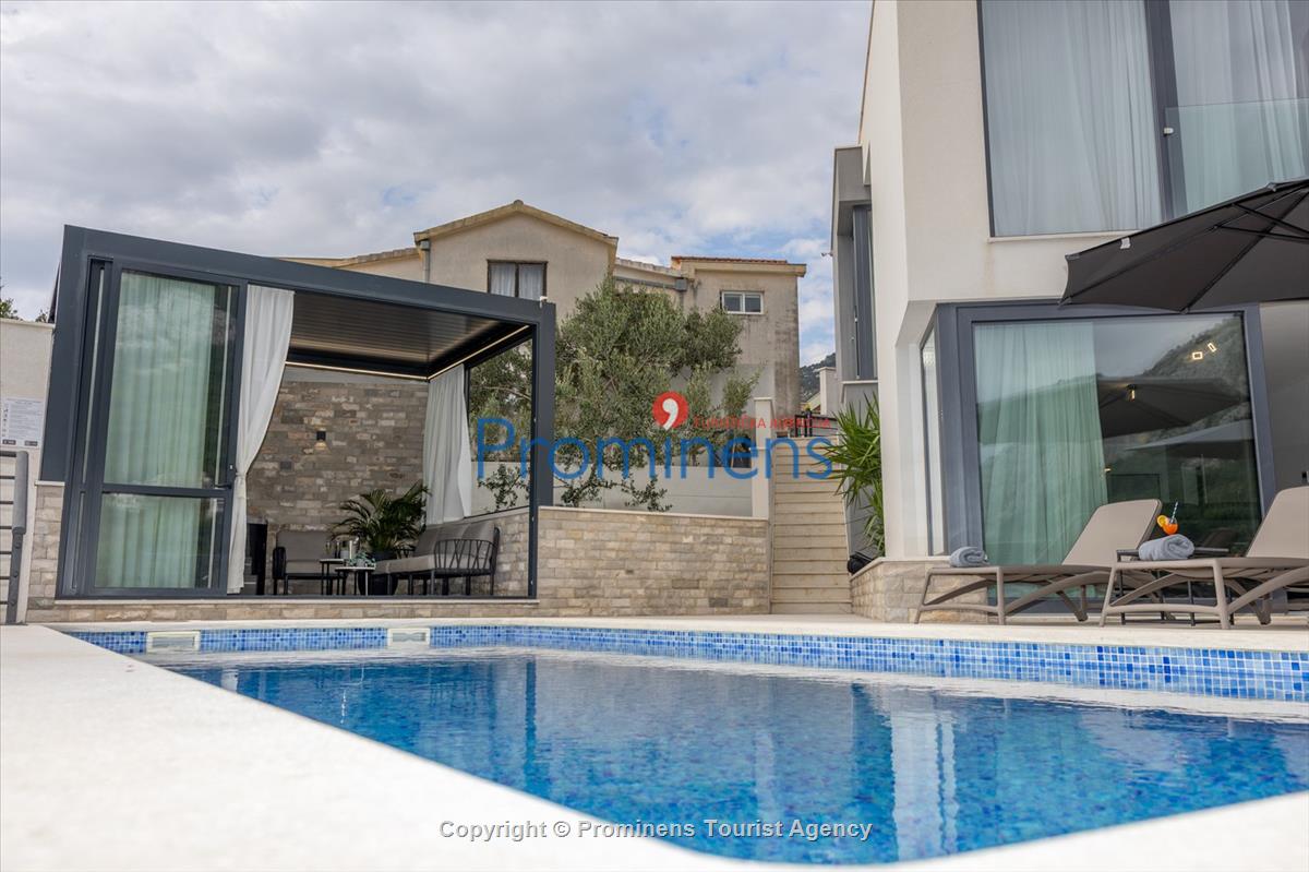 Villa Oscar s bazenom Makarska