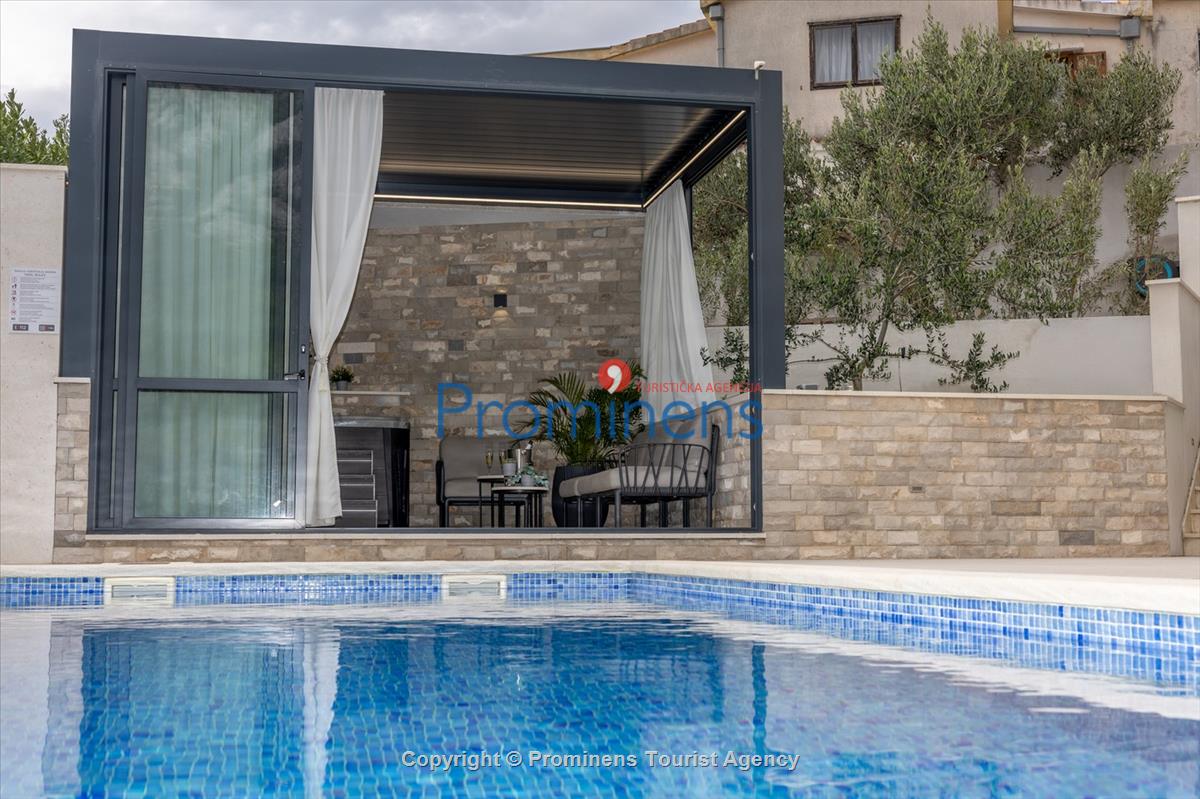 Villa Oscar s bazenom Makarska