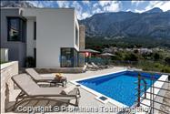 Ferienhaus Villa Oscar in Makarska mit beheiztem Pool Terrasse und Meerblick- ruhiger Familienurlaub