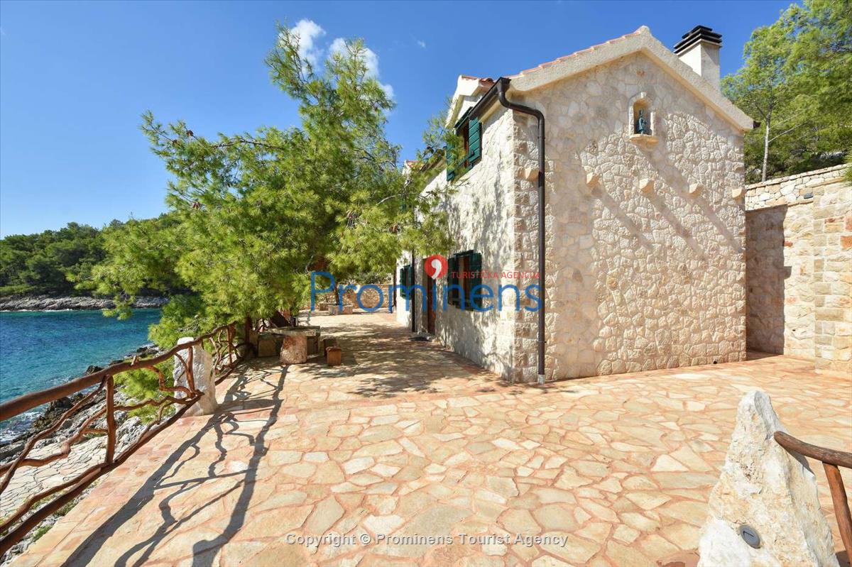 Secluded beachfront holiday home Rubin Hvar