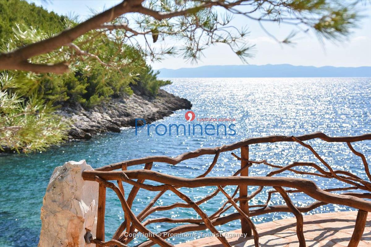 Secluded beachfront holiday home Rubin Hvar