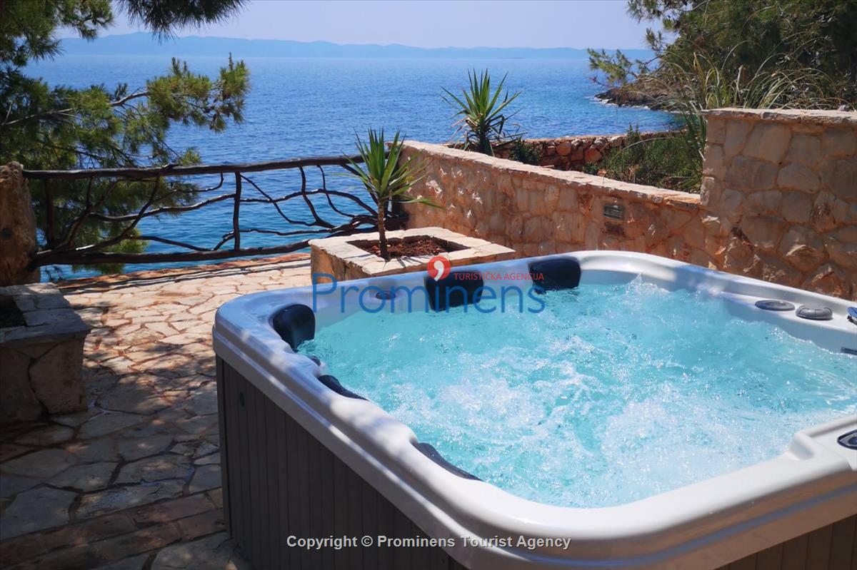 Secluded beachfront holiday home Rubin Hvar