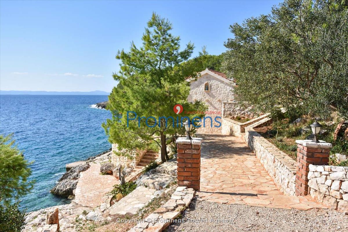 Secluded beachfront holiday home Rubin Hvar