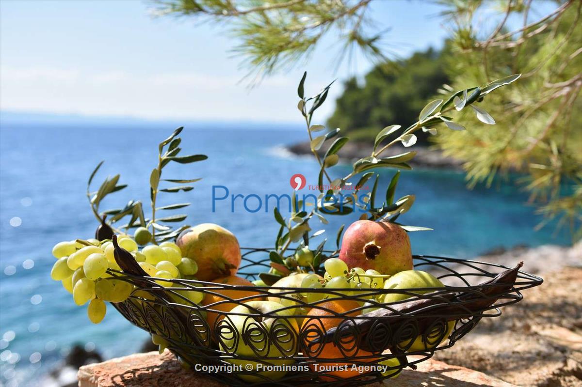 Secluded beachfront holiday home Rubin Hvar