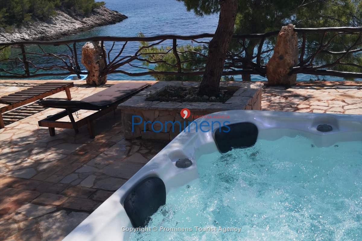 Secluded beachfront holiday home Rubin Hvar