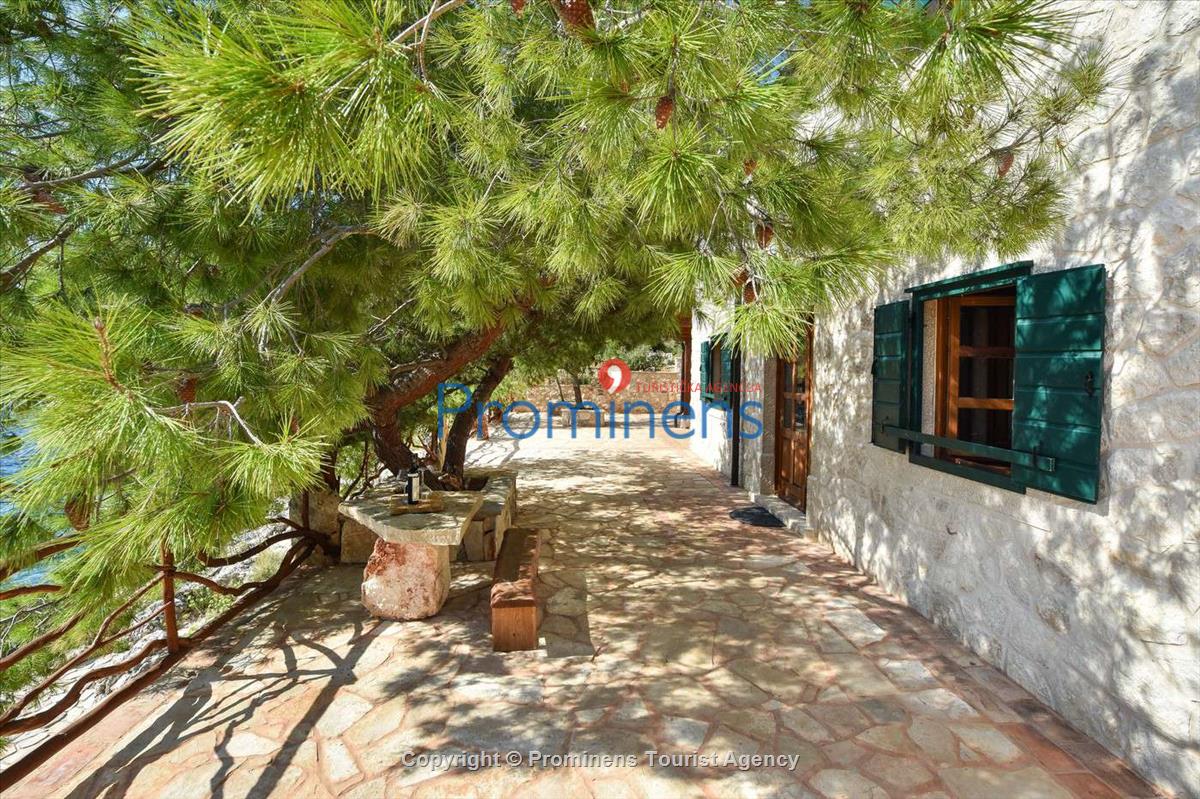 Secluded beachfront holiday home Rubin Hvar