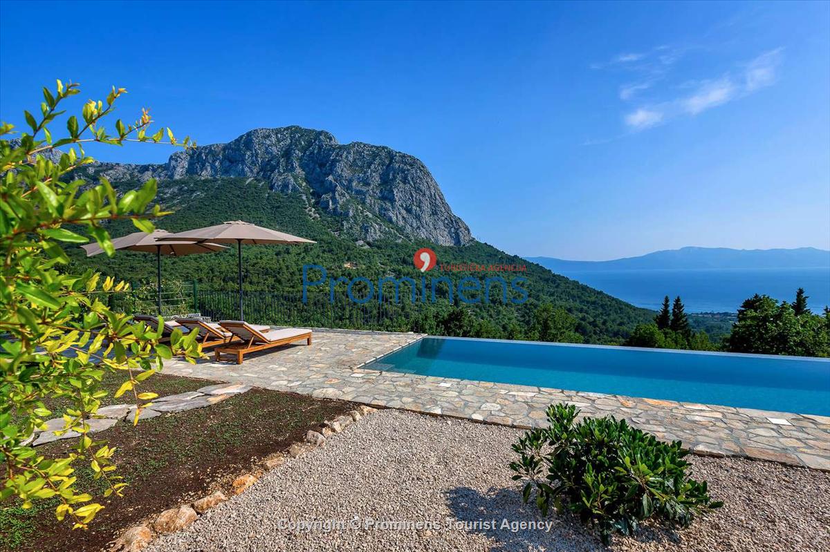 Holiday home Kairos w/ heated pool Zaostrog