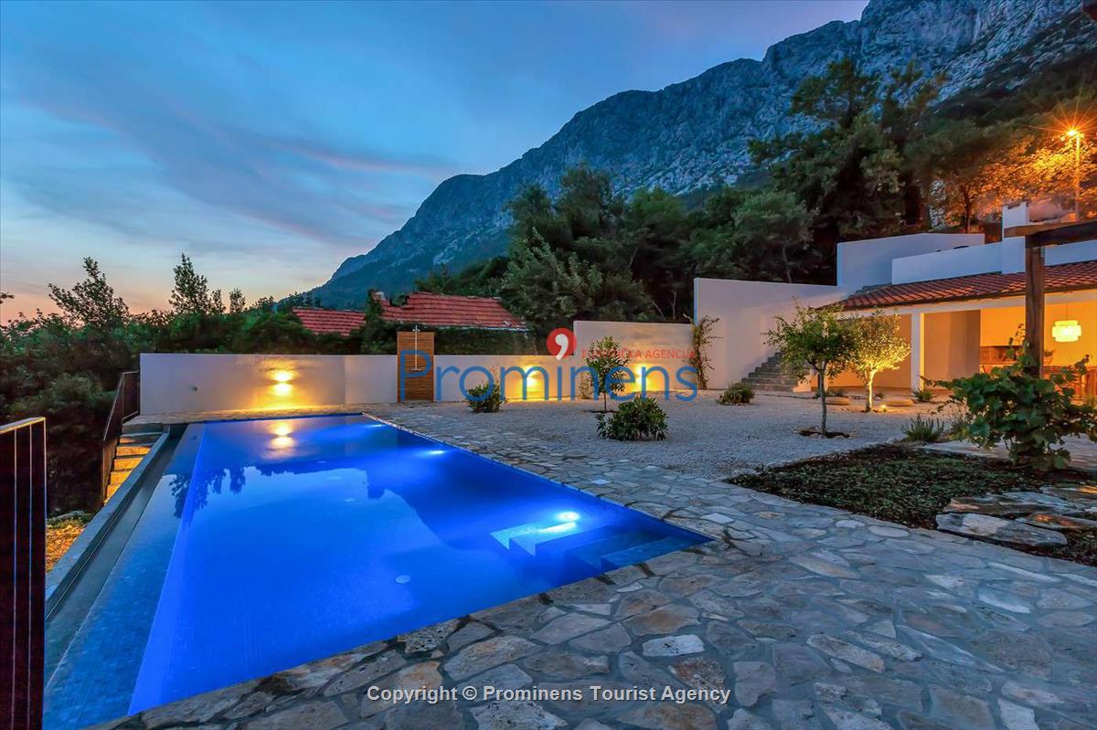 Holiday home Kairos w/ heated pool Zaostrog