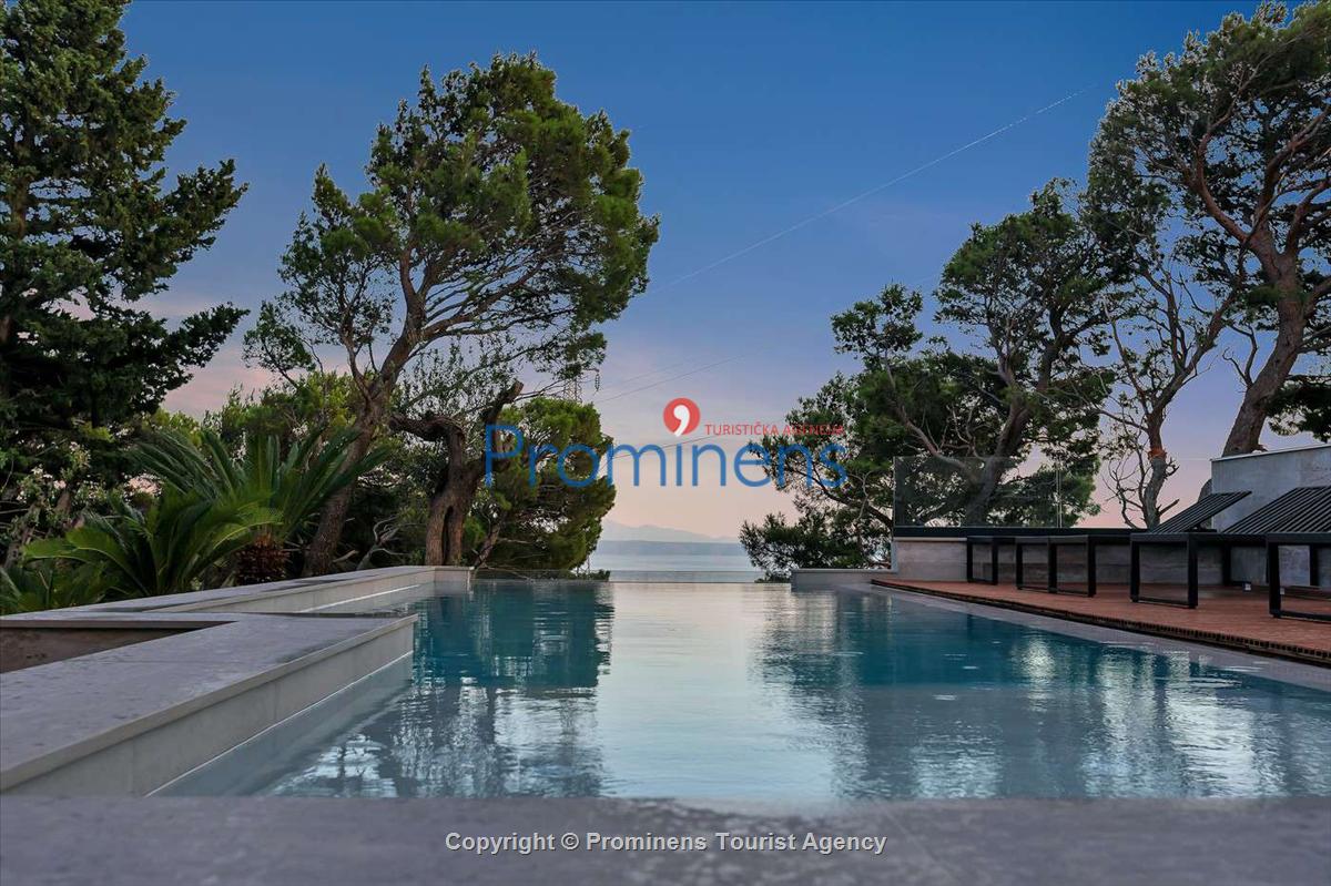 Erlebe den ultimativen Luxusurlaub in Kroatien - Miete die Villa DeLinda in Makarska mit Infinity-Pool  und einen atemberaubenden Blick auf das Meer