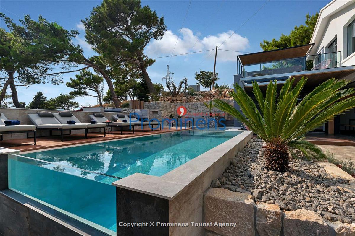 Erlebe den ultimativen Luxusurlaub in Kroatien - Miete die Villa DeLinda in Makarska mit Infinity-Pool  und einen atemberaubenden Blick auf das Meer