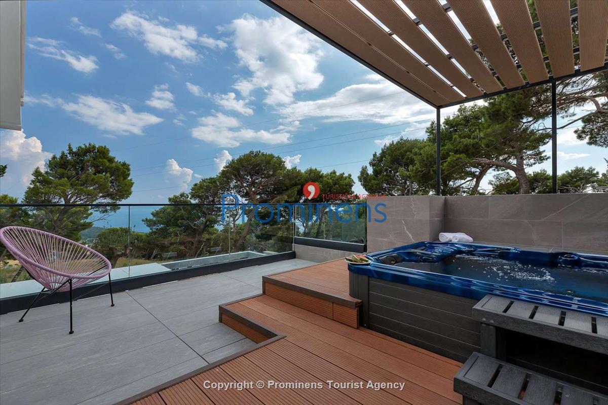 Erlebe den ultimativen Luxusurlaub in Kroatien - Miete die Villa DeLinda in Makarska mit Infinity-Pool  und einen atemberaubenden Blick auf das Meer