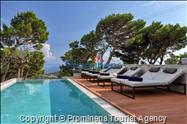 Erlebe den ultimativen Luxusurlaub in Kroatien - Miete die Villa DeLinda in Makarska mit Infinity-Pool  und einen atemberaubenden Blick auf das Meer