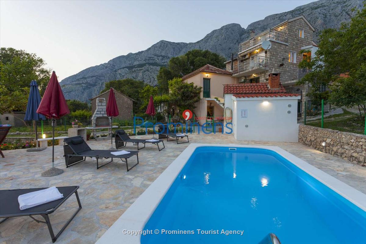 Ferienhaus Ljubini dvori mit Pool in Tučepi Makarska Riviera mieten