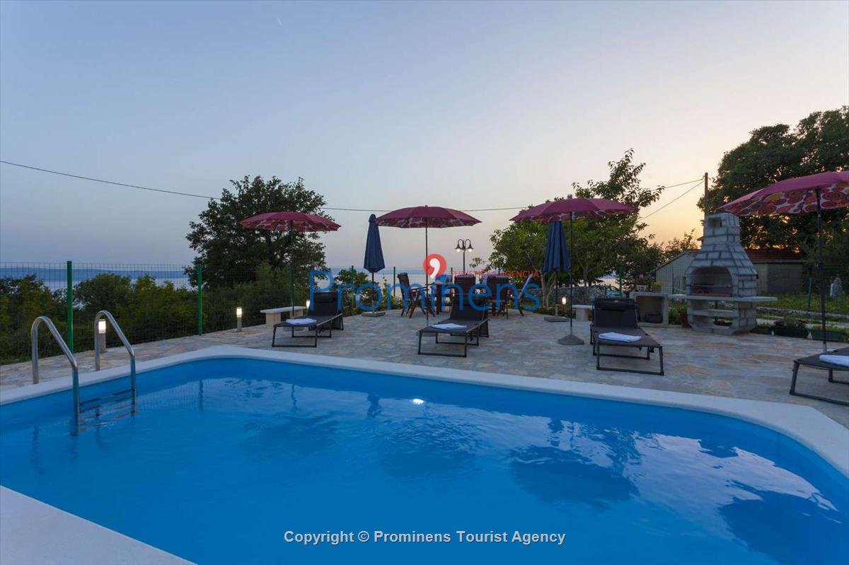 Ferienhaus Ljubini dvori mit Pool in Tučepi Makarska Riviera mieten